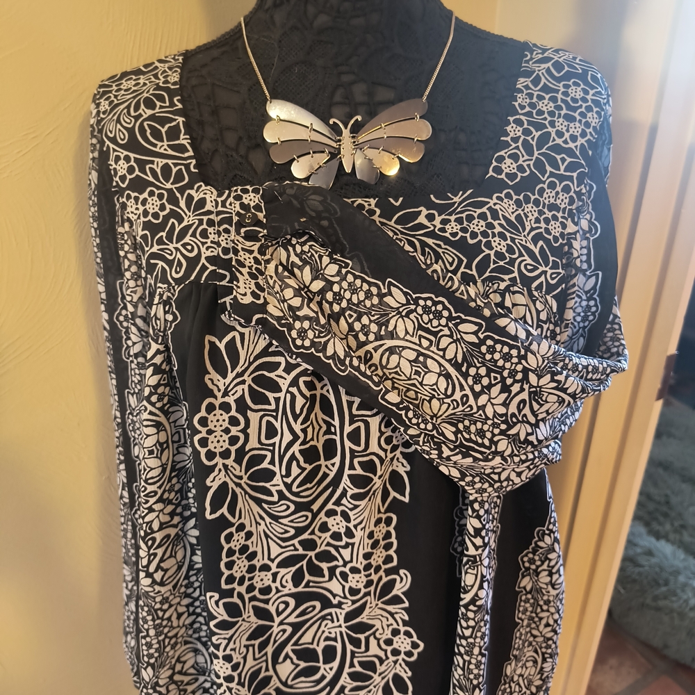 Apt. 9 Black and White Tunic Top